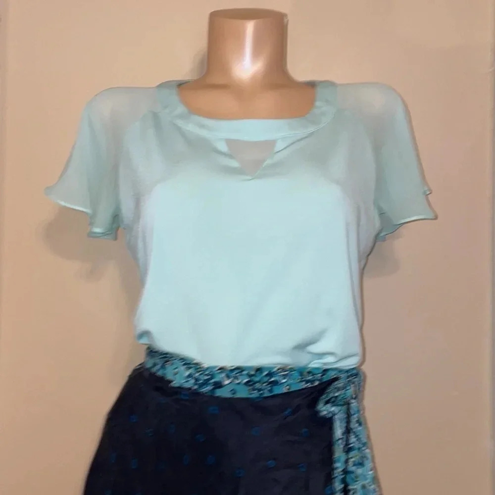 New York & company women’s blouse Medium top shirt mint green flowy sleeve